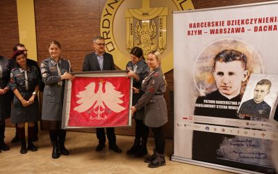 Przedwojenny sztandar Wileńskiej Żeńskiej Chorągwi Harcerskiej odzyskał dawną świetność